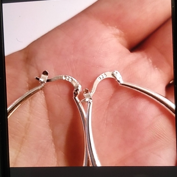 1.5 Silver Oval Hoop Earrings - Picture 4 of 4